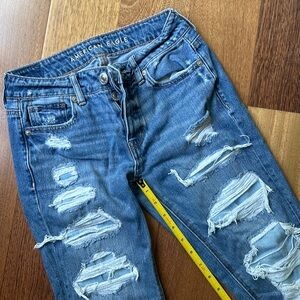 American Eagle Tom girl ripped jeans 00